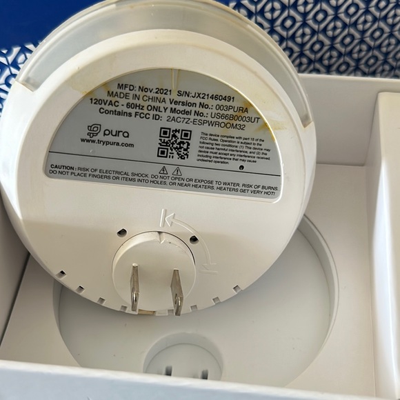 Pura Smart Home Fragrance Diffuser with Refills - Picture 4 of 7